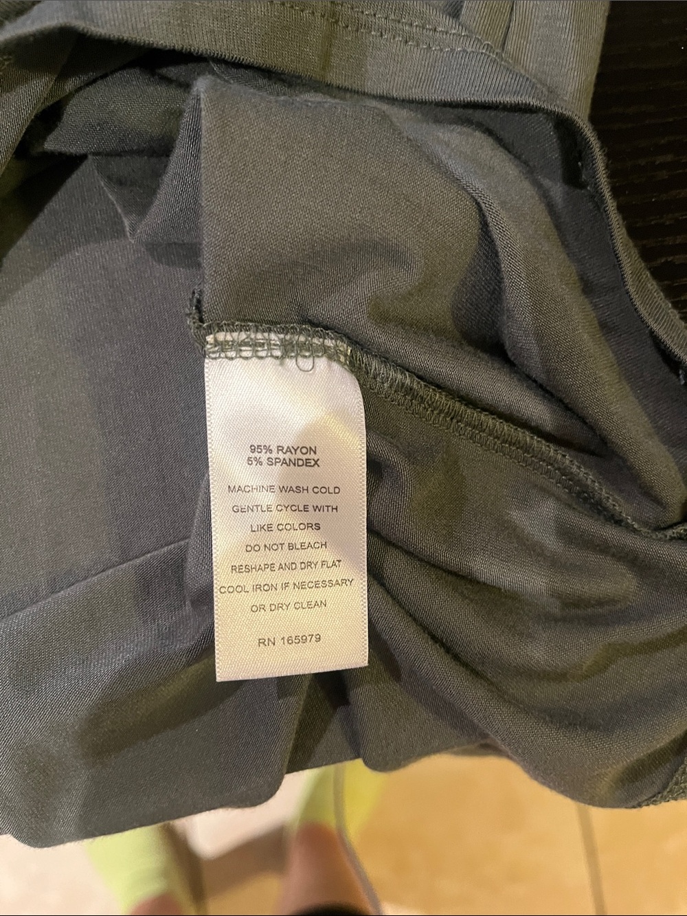 Cable & Gauge Olive Green V-Neck Long Sleeve Hi-Low Top - Picture 4 of 5
